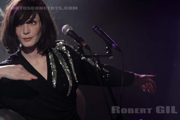 SARAH BLASKO - 2010-04-01 - PARIS - La Maroquinerie - 